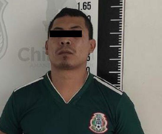 El hombre fue detenido tras apuntar con un arma a policías estatales.
