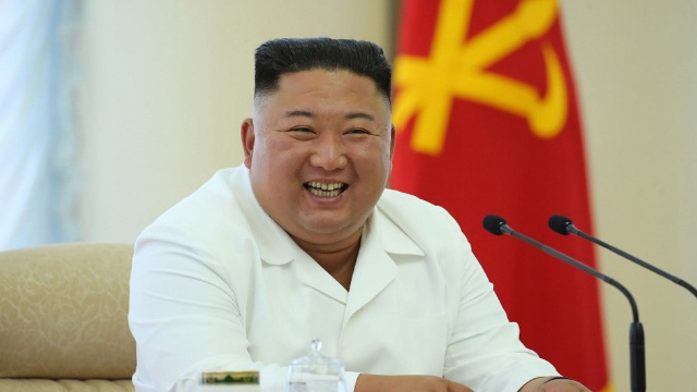Kim Jong-un aparece en público para rendir tributo a su abuelo