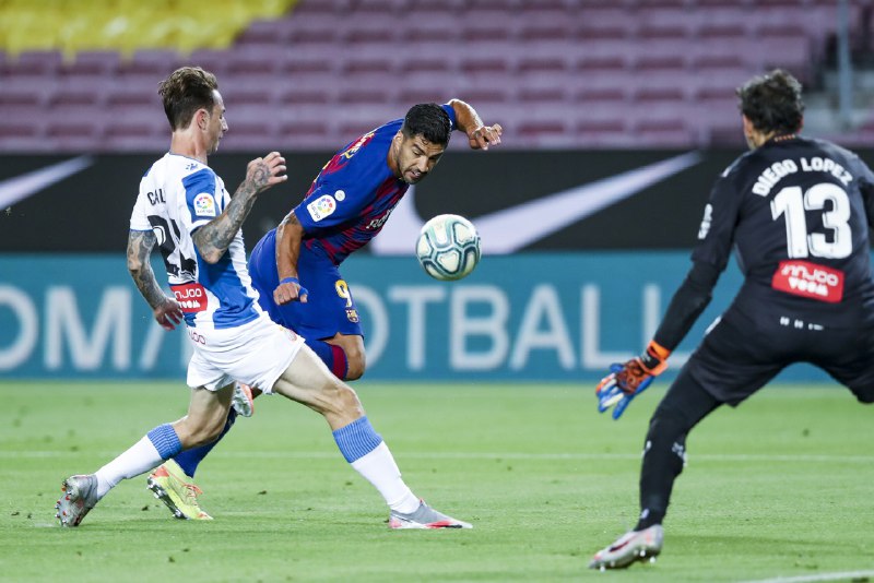 Luis Suárez mantiene al Barcelona en la lucha por el liderato (Twitter: @FCBarcelona_es)