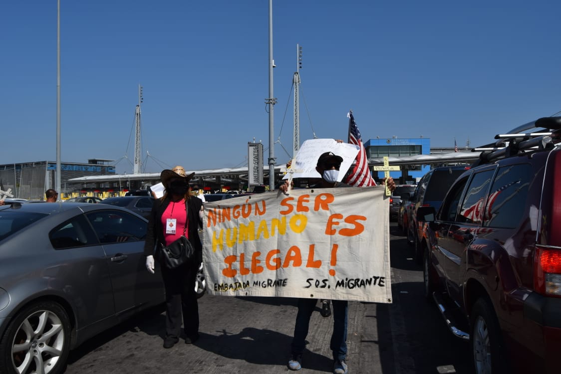 Los migrantes protestaron en el cruce fronterizo. (Said Betanzos)