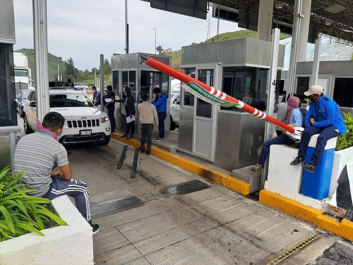 Los normalistas acusaron de usar el caso Ayotzinapa como "cortina de humo". (Rogelio Agustín)
