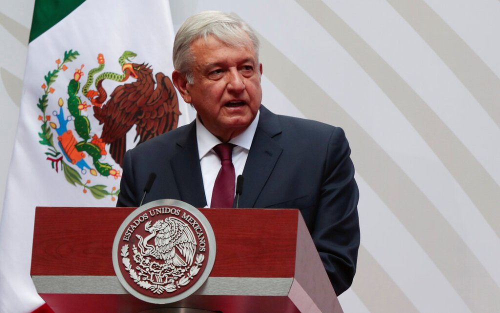 Es el prime viaje del presidente Obrador al extranjero, calificado como histórico. (AP)