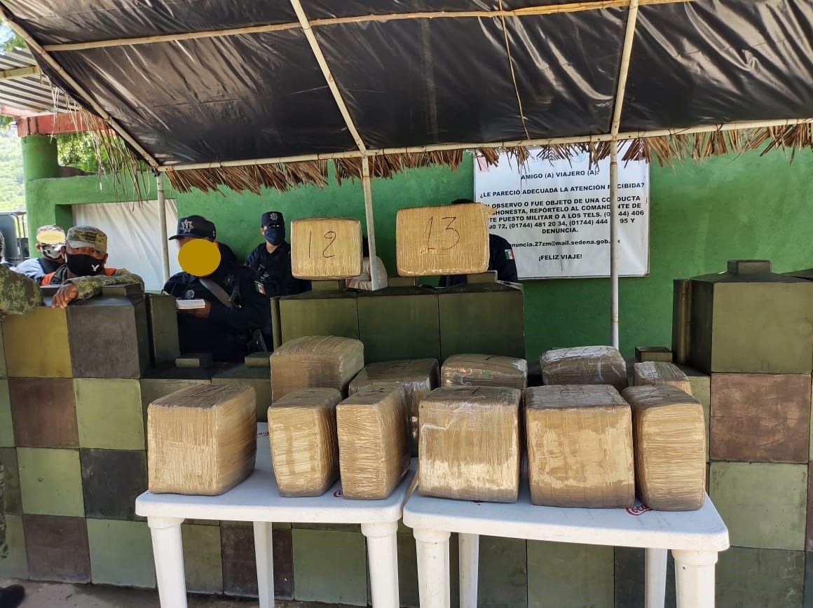 En el primer punto se encontraron 13 paquetes de marihuana. (Javier Truijllo)