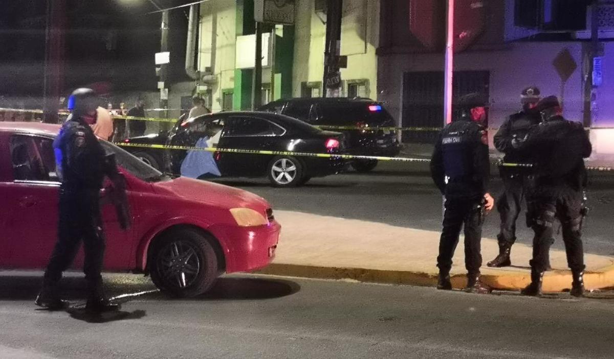 Los agresores huyern de la escena del crimen. Foto: Israel Santacruz.