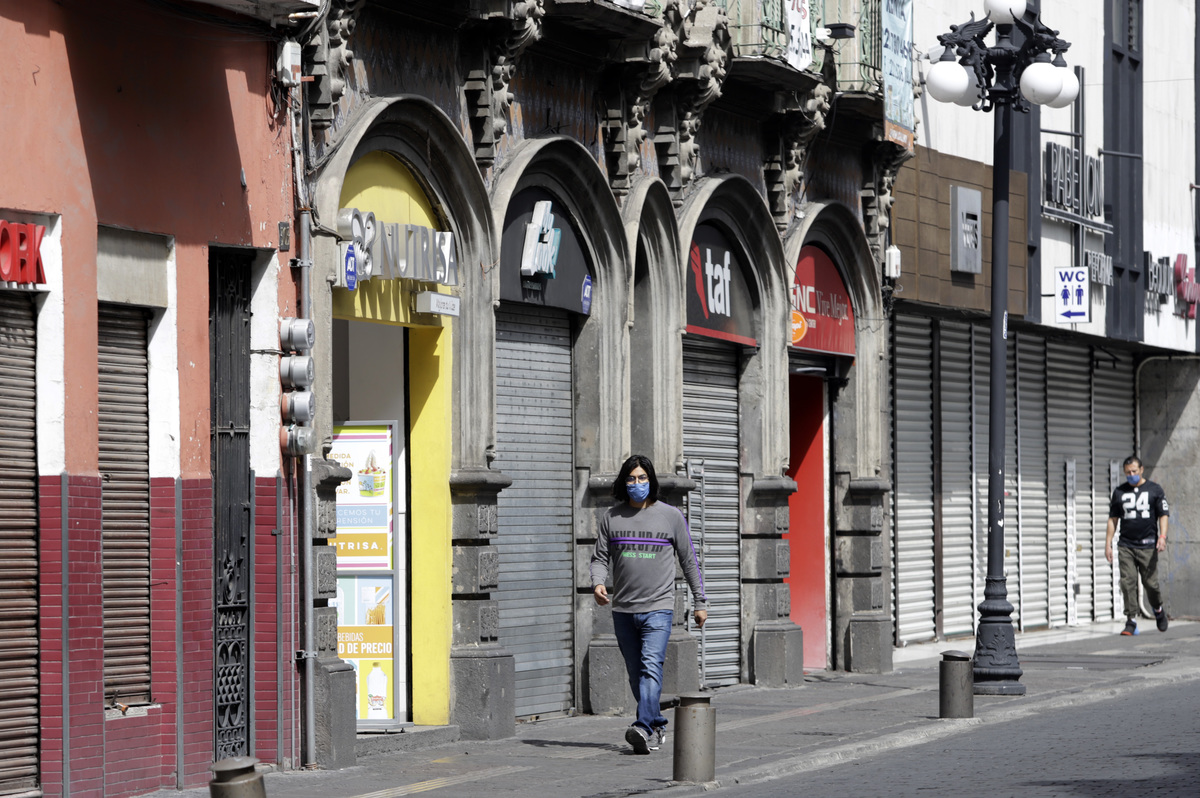 Comercios en el centro histórico respetan el semáforo rojo de contingencia por coronavirus y permanecen cerrados. (Agencia Enfoque)