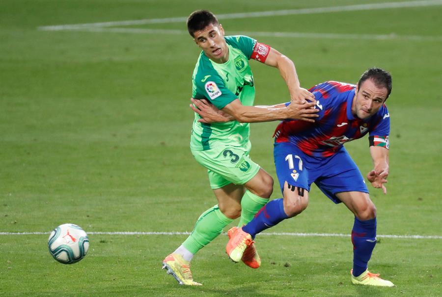 Leganés de Aguirre no puede con el Eibar y deja en suspenso su salvación (EFE)
