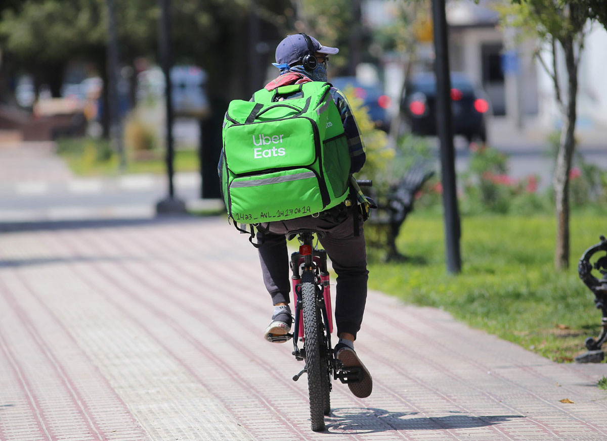 El uso de plataformas como Uber Eats, Rappi ha sido de gran utilidad durante esta contingencia. (Mauricio Román)