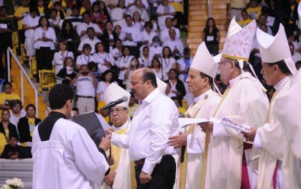 En abril de 2013, Duarte consagró al estado de Chihuahua al Sagrado Corazón de Jesús en un acto político religioso. (Norma Ponce)