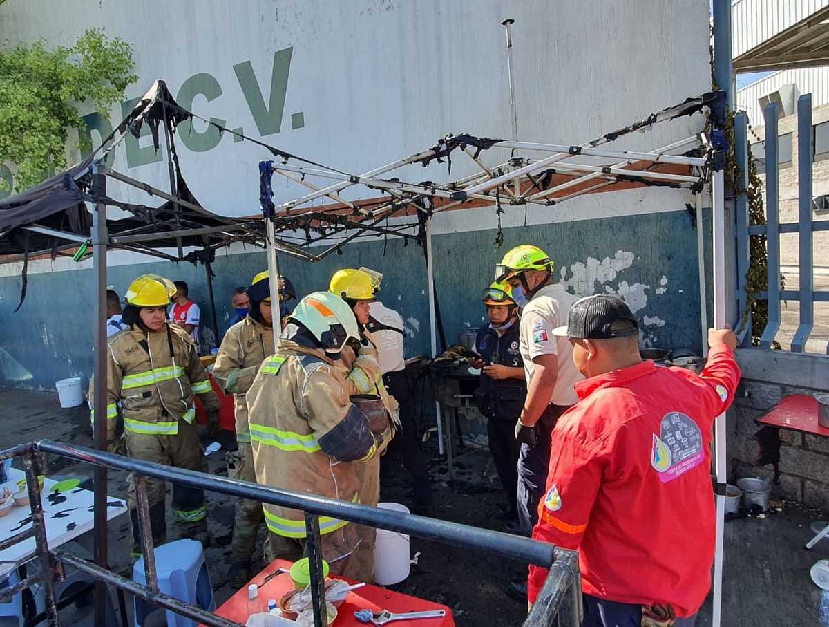 Explotan tanques de gas en puesto de comida; hay tres heridos. Especial.