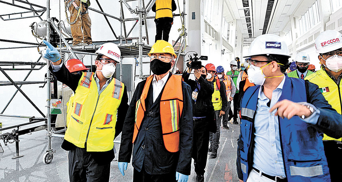 El funcionario federal supervisó el avance de obras en el AICM. (Especial)
