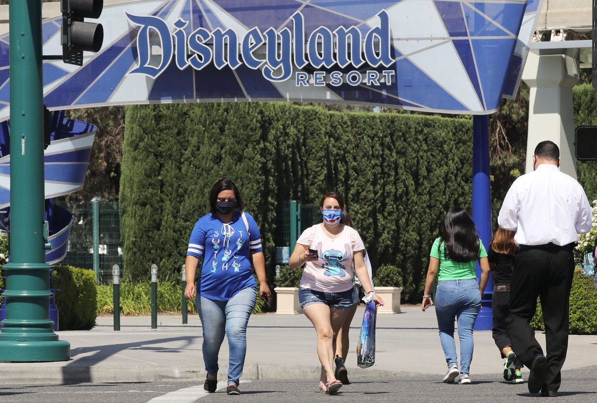 Disney Word implementó medidas sanitarias desde el antes de la reapertura. (AFP)