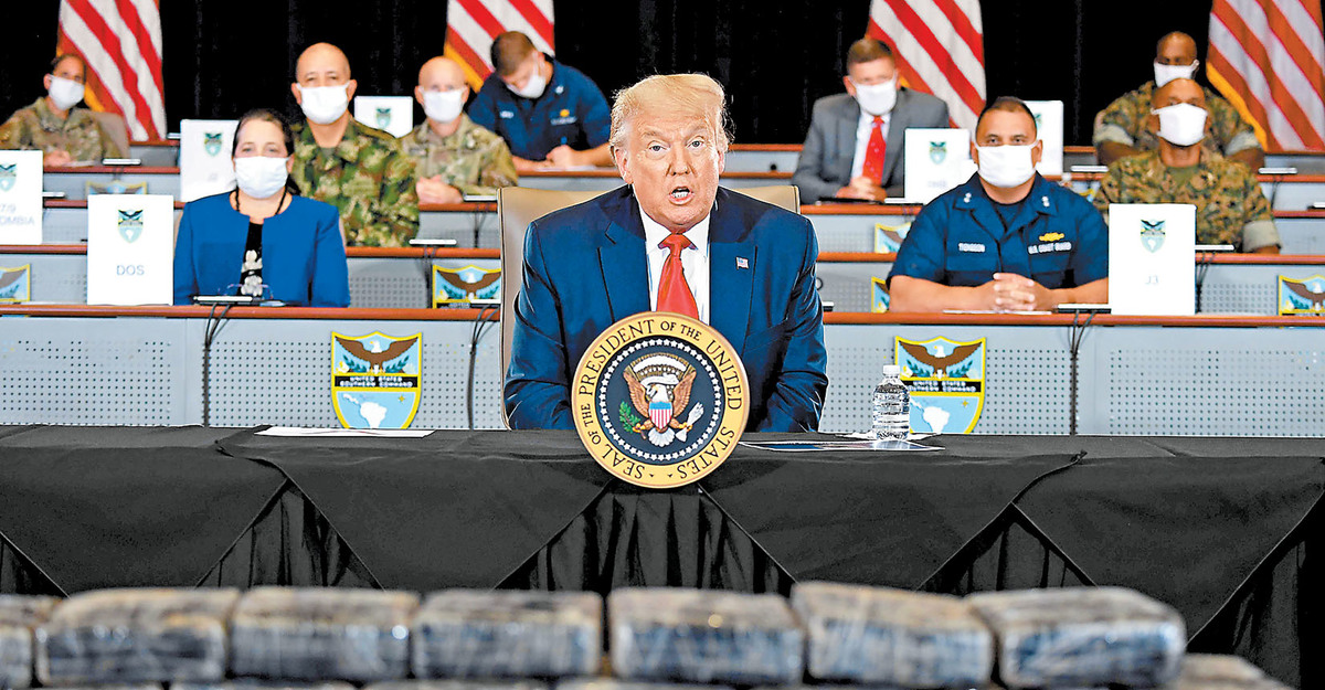 El presidente estadunidense habló sobre el tráfico de drogas en Sudamérica en una visita al Comando Sur, en Miami, Florida. (AFP)