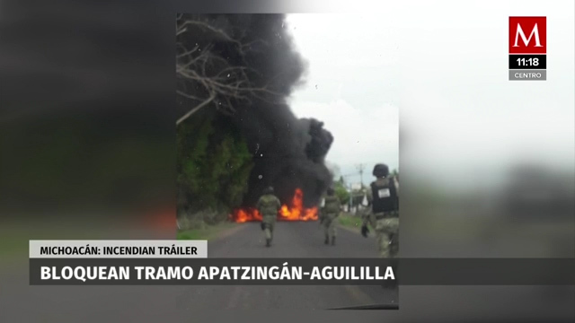 Civiles armados bloquean carretera y queman tráiler en Aguililla, Michoacán