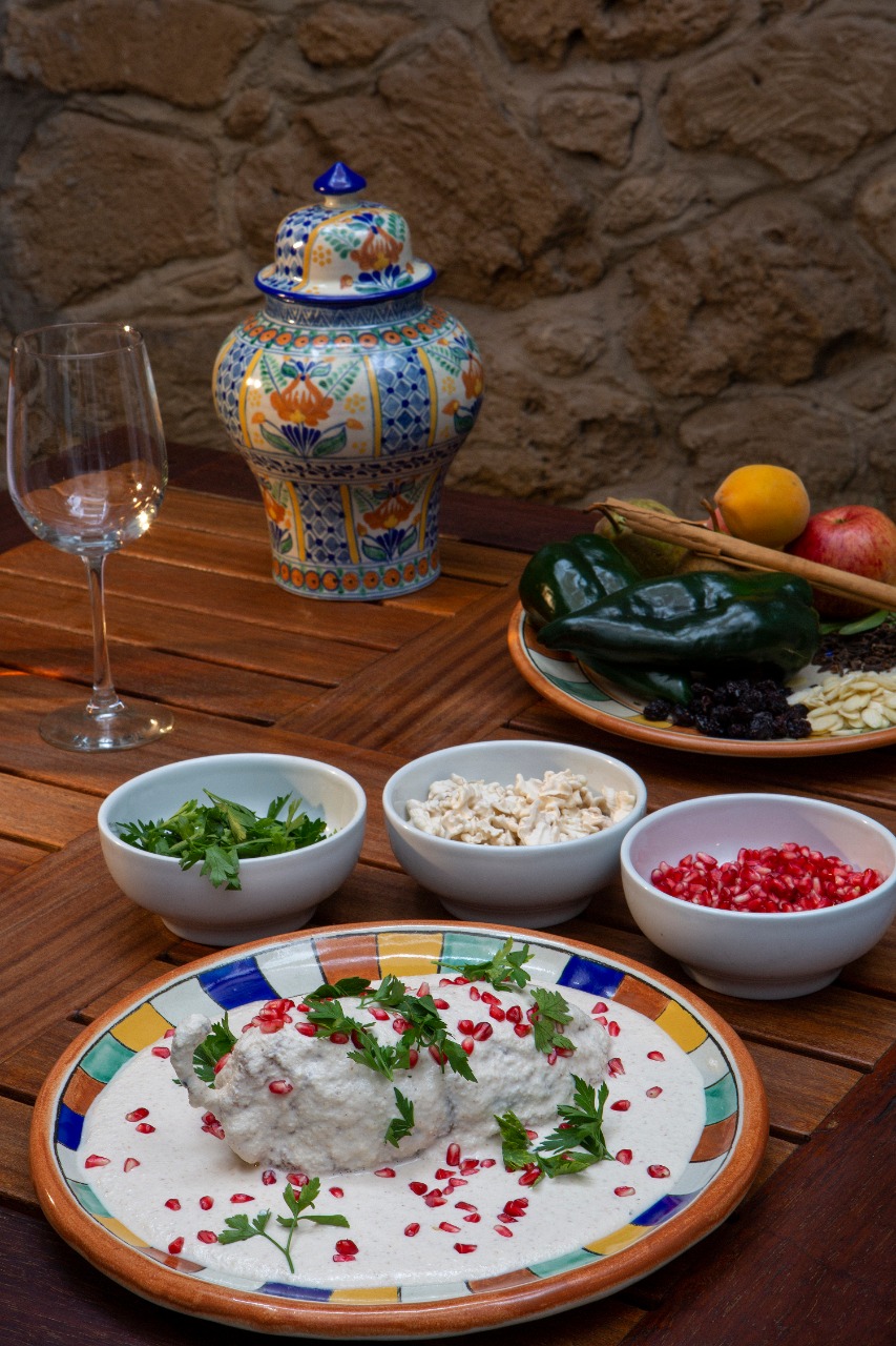 Montaje de Chile en Nogada y maridaje con vino Rosado. (Andrés Lobato)