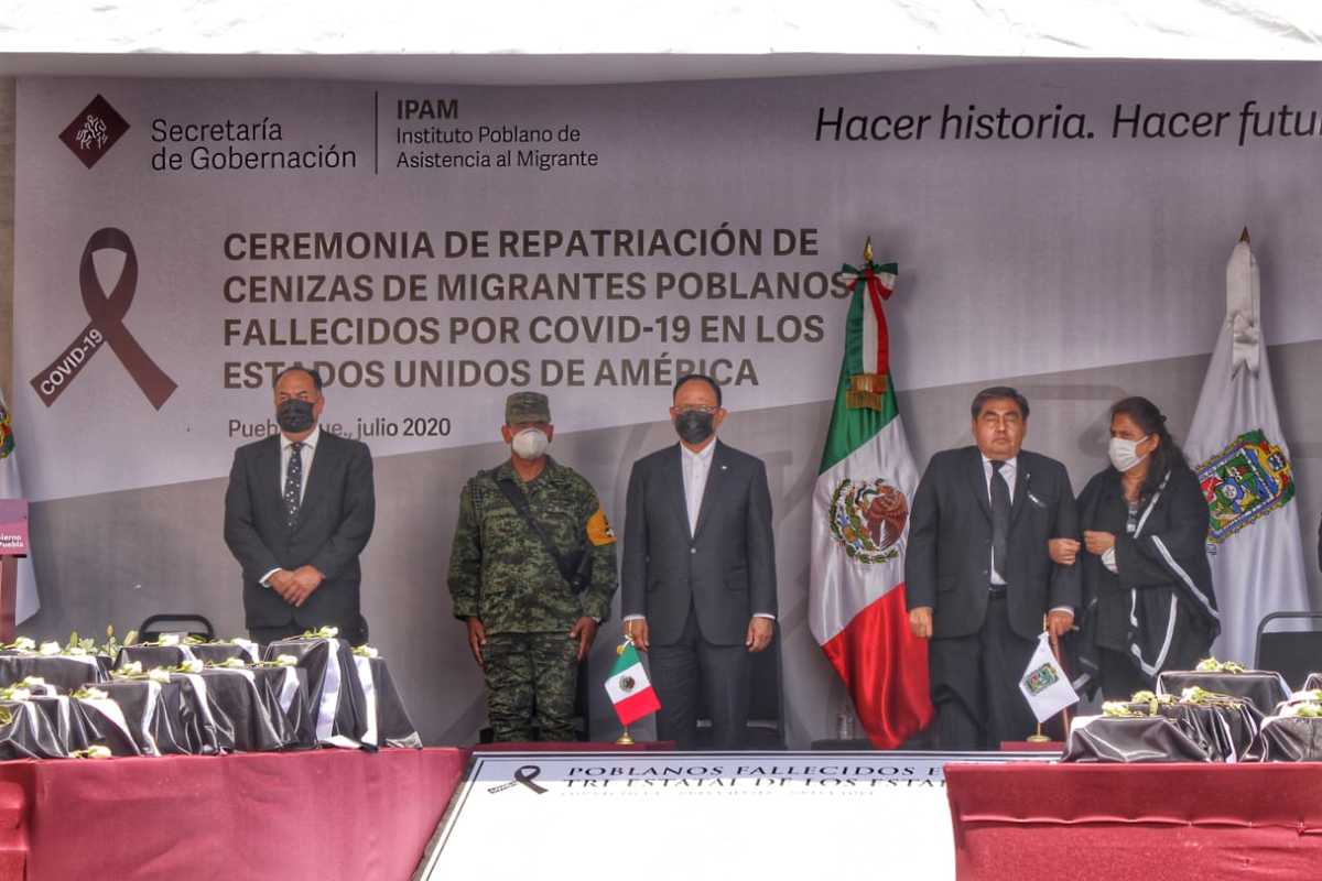 Ceremonia de repatriación de cenizas de migrantes poblanos que murieron por covid-19 en Estados Unidos. (Melanie Torres)