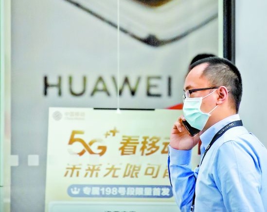 El funcionario británico prohibirá el uso del nuevo "kit" que produce el fabricante chino. Mark Schiefelbein/AP