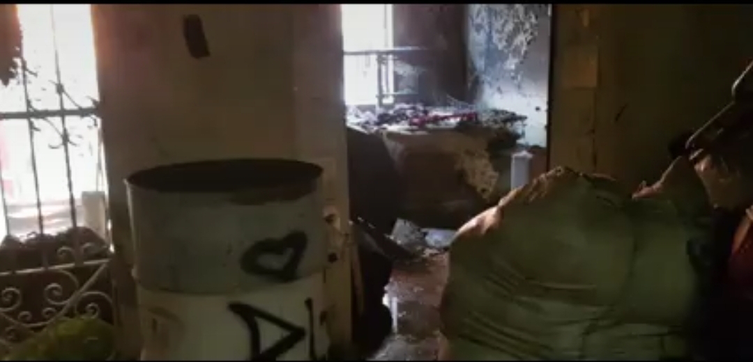 Érika escuchó los gritos de auxilio y no lo pensó para adentrarse en el fuego y rescatar a sus vecinos. (Especial)
