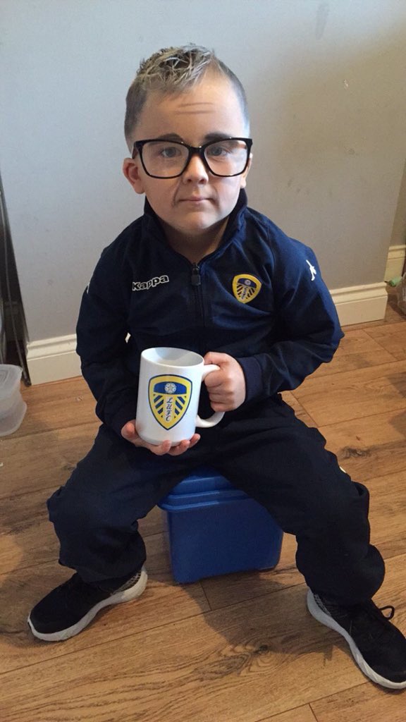 Freddie Callaghan se disfrazó de Bielsa en Halloween (Twitter: @LUFC)