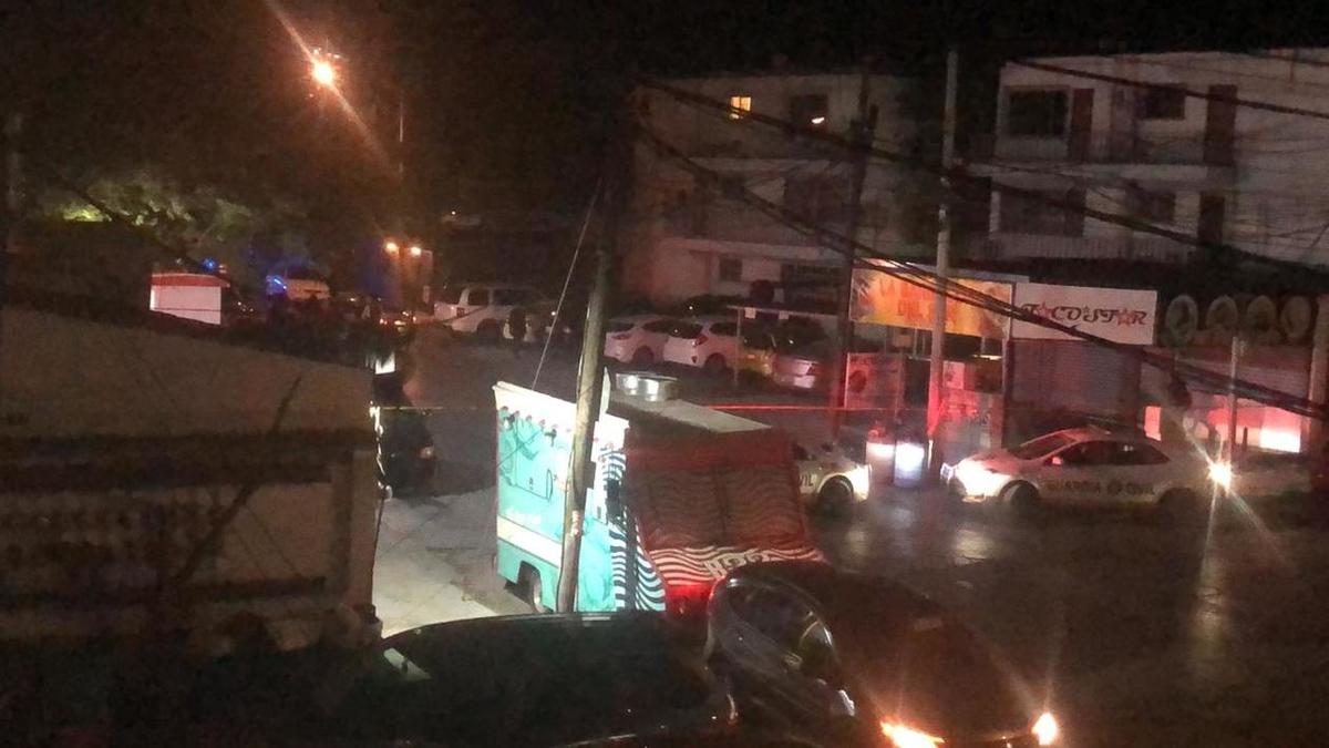 La fachada del bar fue atacada por desconocidos.