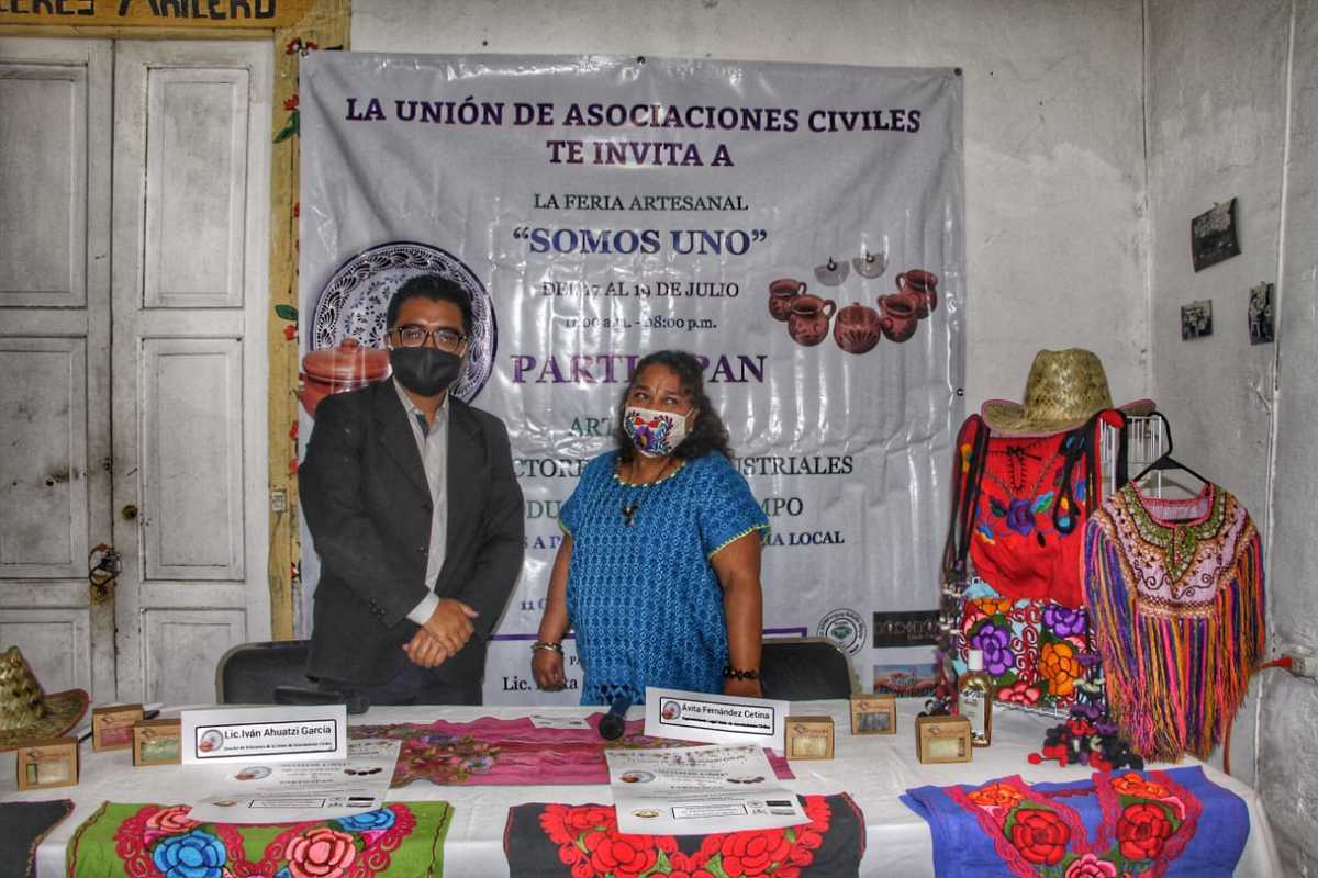 El objetivo de esta feria artesanal es que los productores y artesanos reactiven su economía. (Melanie Torres)