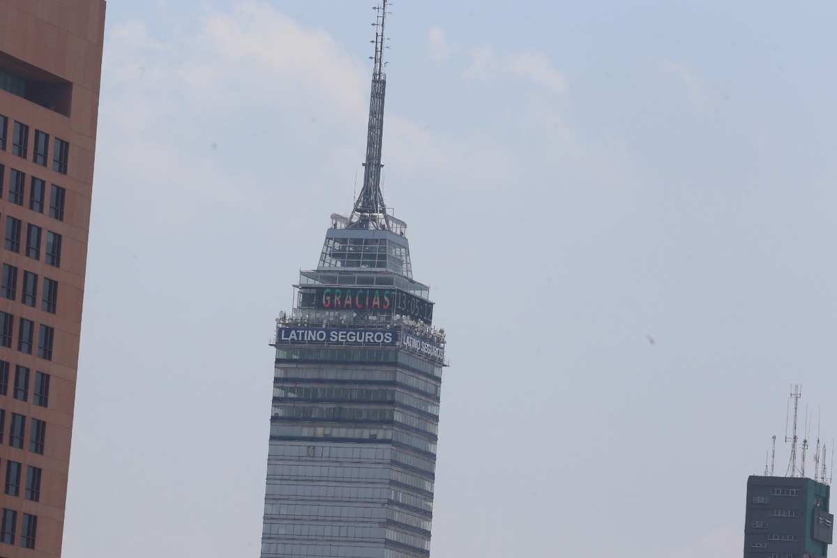 Torre Latinoamericana emite mensaje por coronavirus. (Jorge Carballo)