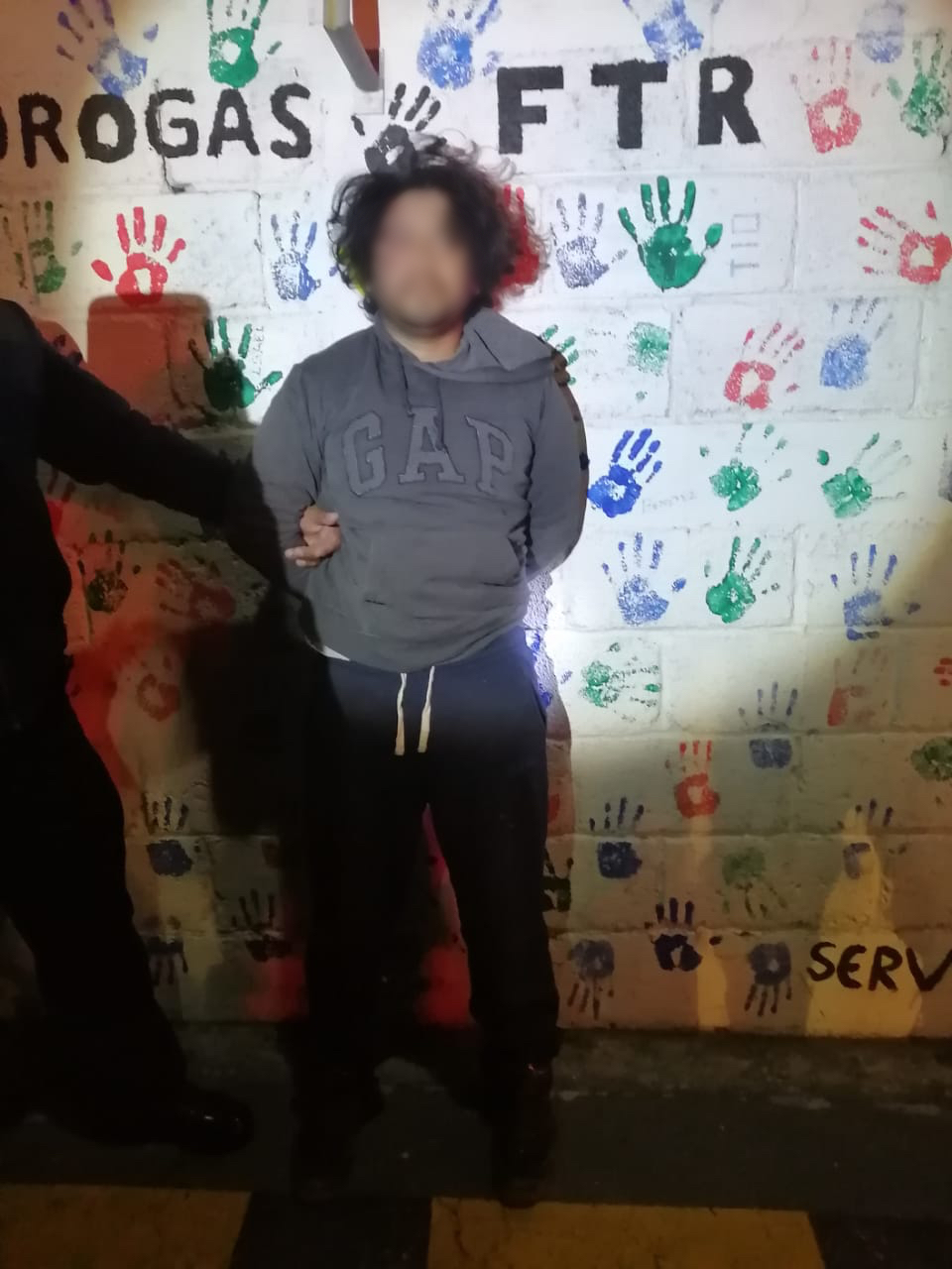 Un tercer sospechoso fue detenido en el sitio de los hechos.