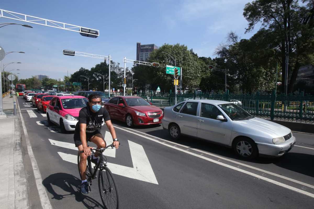 Vehículos circulando en la CdMx. (Juan Carlos Bautista)