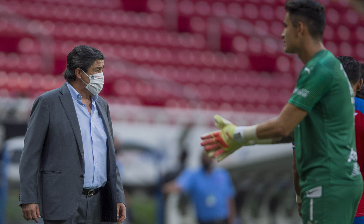 Luis Fernando Tena confía en el cuerpo técnico de Chivas (Mexsport)