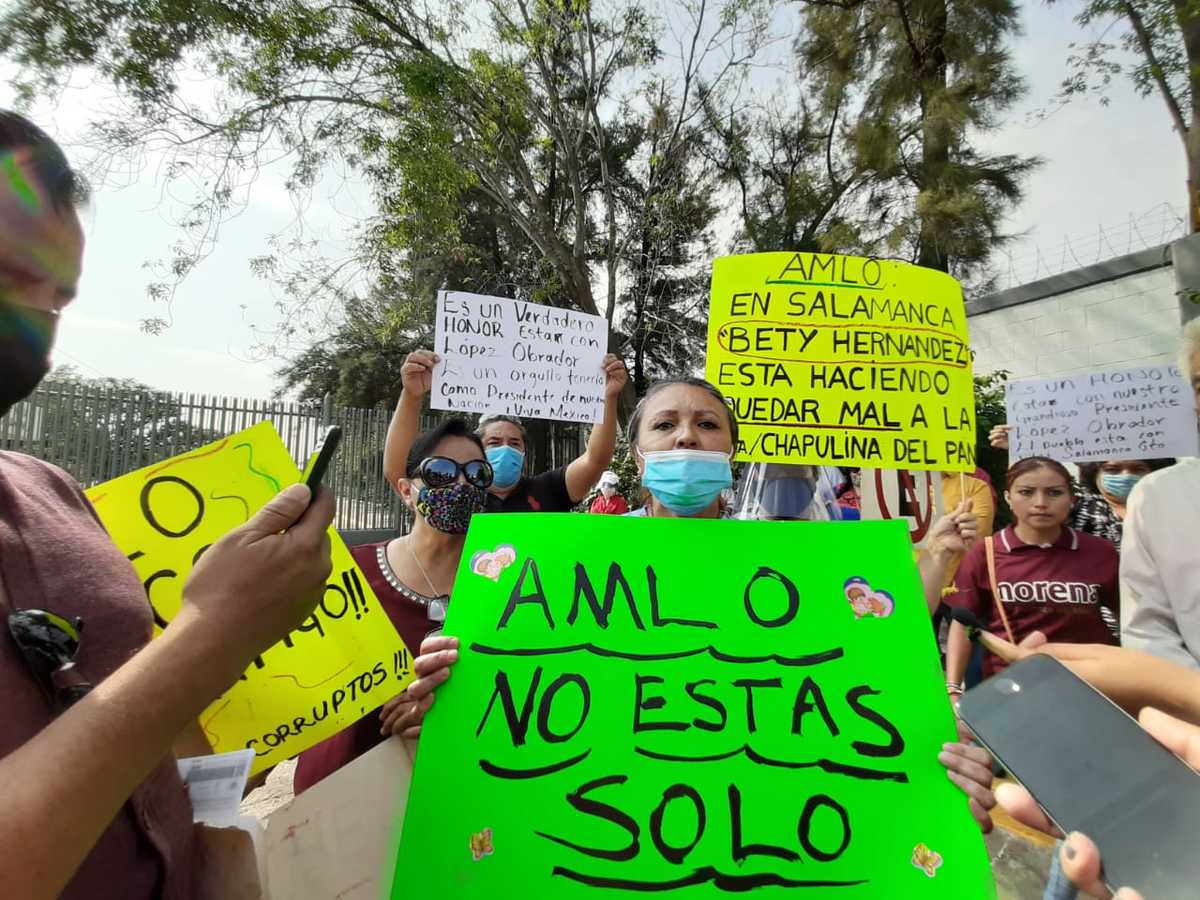 Manifestantes en Salamanca denuncian abandono de alcaldesa