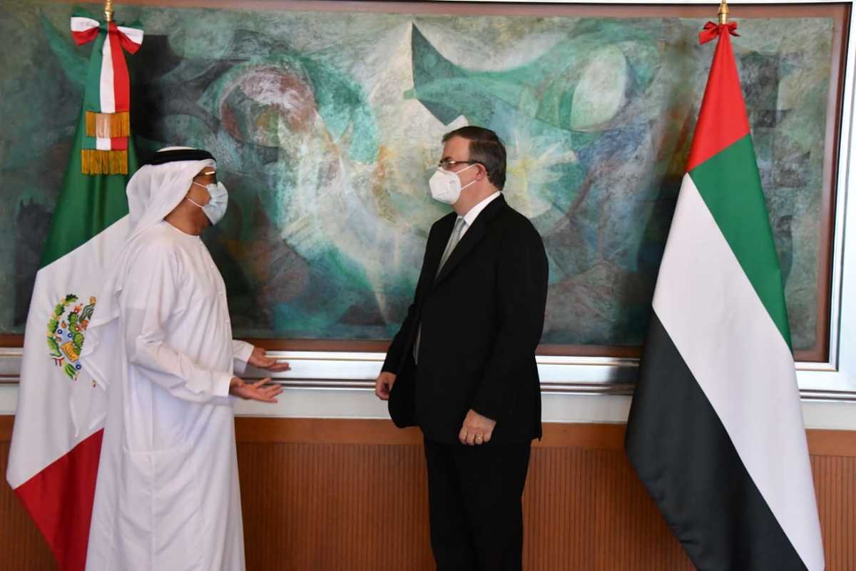 Marcelo Ebrard con el embajador de Emiratos Árabes Unidos en México. (Twitter)