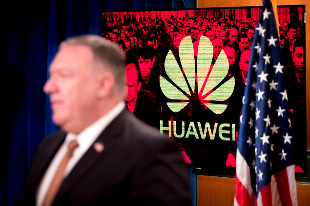 Pompeo también felicitó a Reino Unido por convertirse en un país "limpio" de la injerencia de Huawei. (AP)