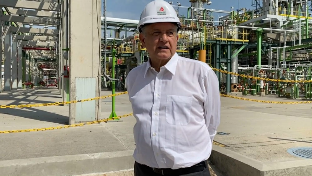 El presidente López Obrador visitó la refinería de Salamanca (Especial)