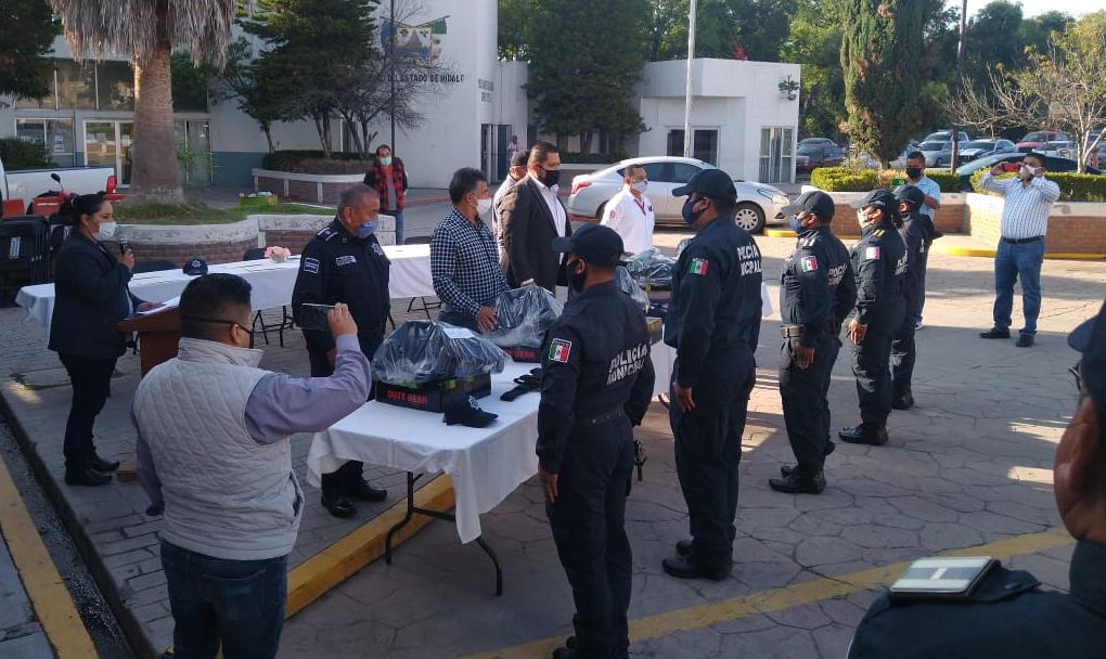 Entrega de equipo nuevo a elementos de la policía municipal de Tepeji del Río. (Francisco Villeda)