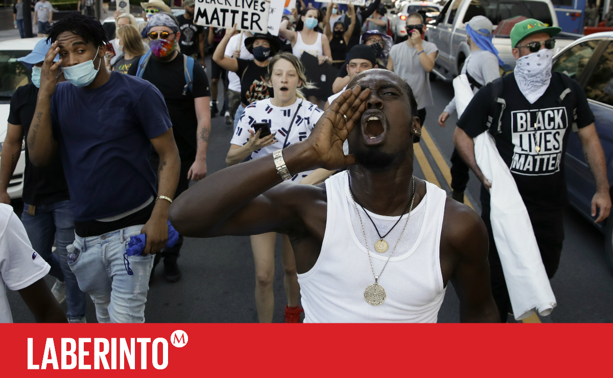 Manifestantes protestan en contra de la violencia racial y la injusticia, en Tulsa, Oklahoma. (Foto: Charlie Riedel | AP)