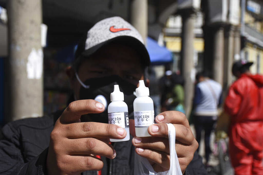 La infodemia en el país ha provocado un aumento en el dióxido de color como presunta cura del coronavirus. (AP)