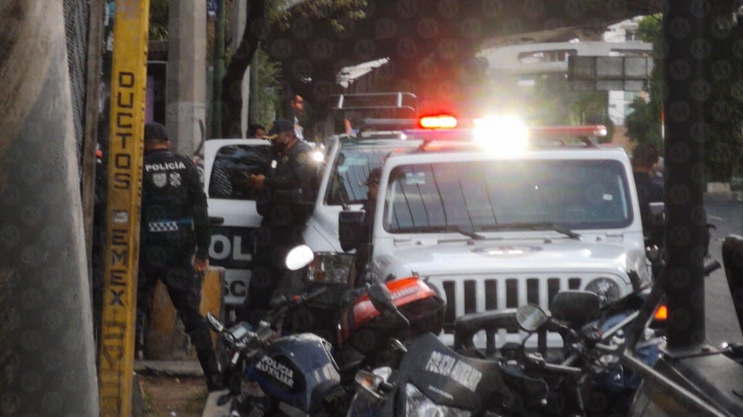 Una mujer fue rescatada luego de que se quisiera aventar / Jorge Becerril
