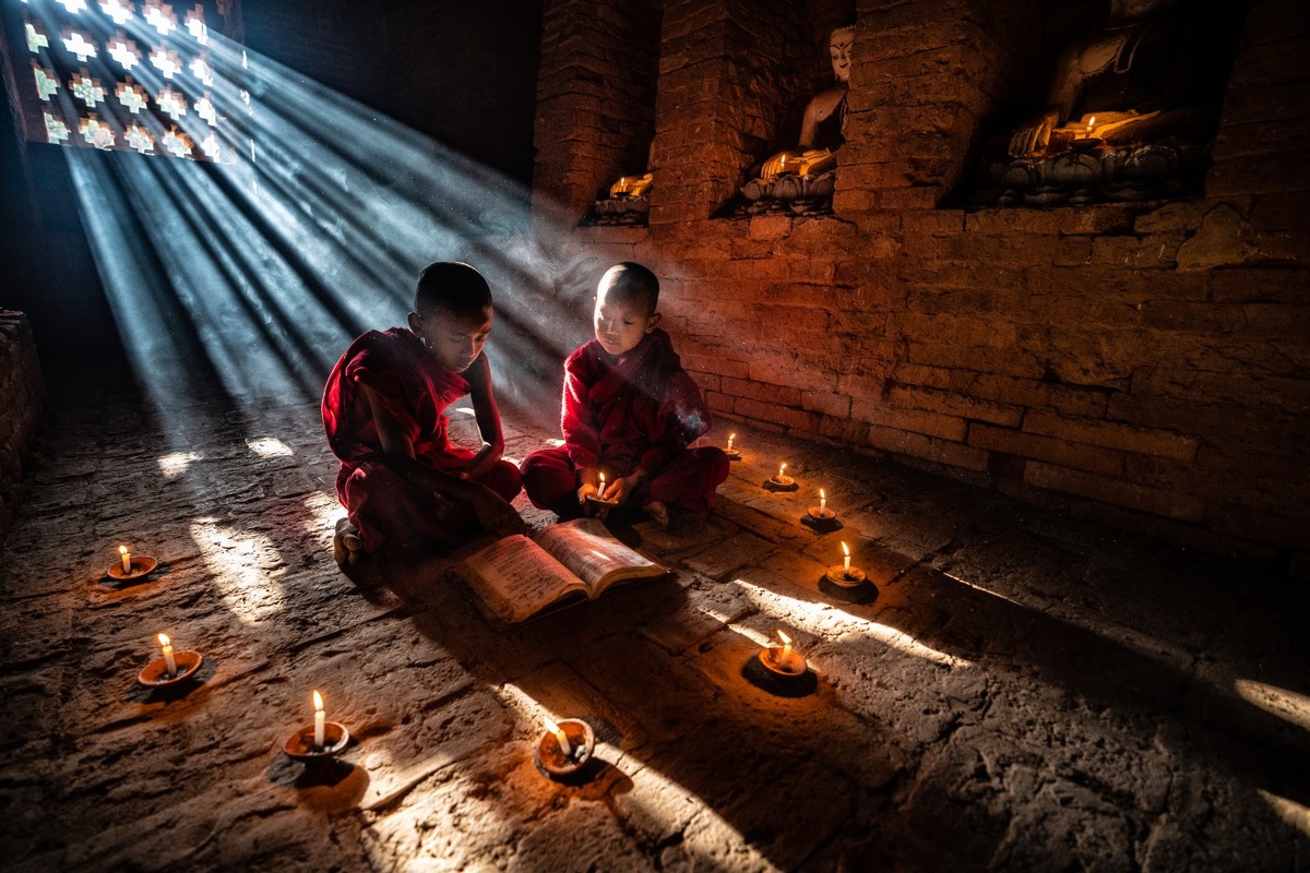 En Myanmar, Esteban Toro documenta a través de la fotografía cómo los monjes celebran sus creencias. (Esteban Toro Martínez)
