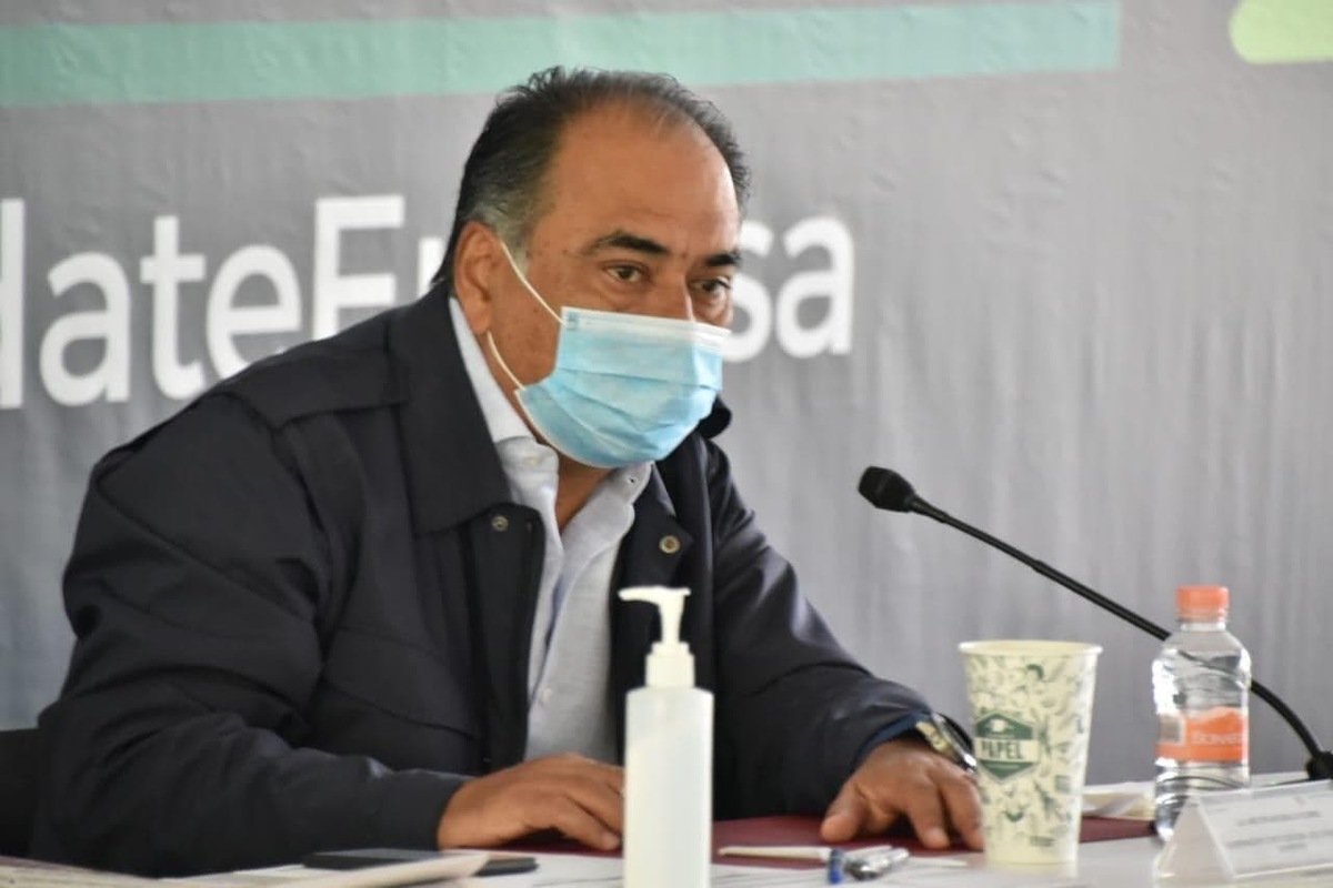 El gobernador descartó el regreso a clases presenciales.