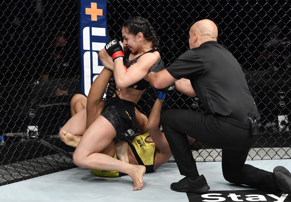 La sumisión de Ariane Lipski que casi le rompe la rodilla a Carolina (AFP)