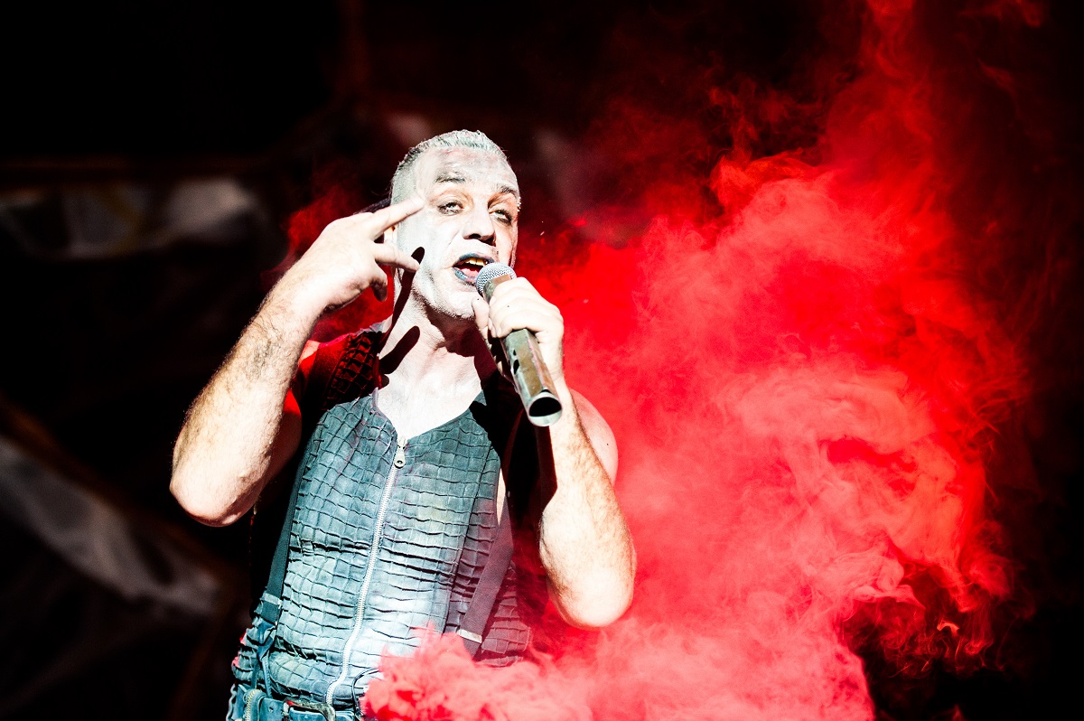 Till Lindemann durante una presentación de Rammstein. (Shutterstock)