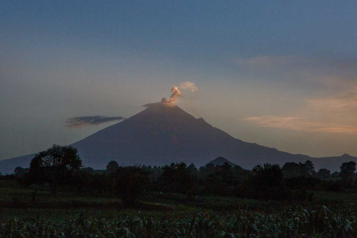 Vista del volcán Popocatépetl desde San Buenaventura Nelatican, Puebla. (Andrés Lobato)