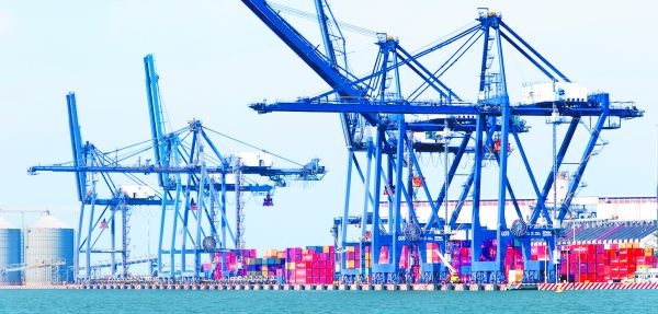 Contenedores con mercancía en el puerto de Veracruz. Shutterstock