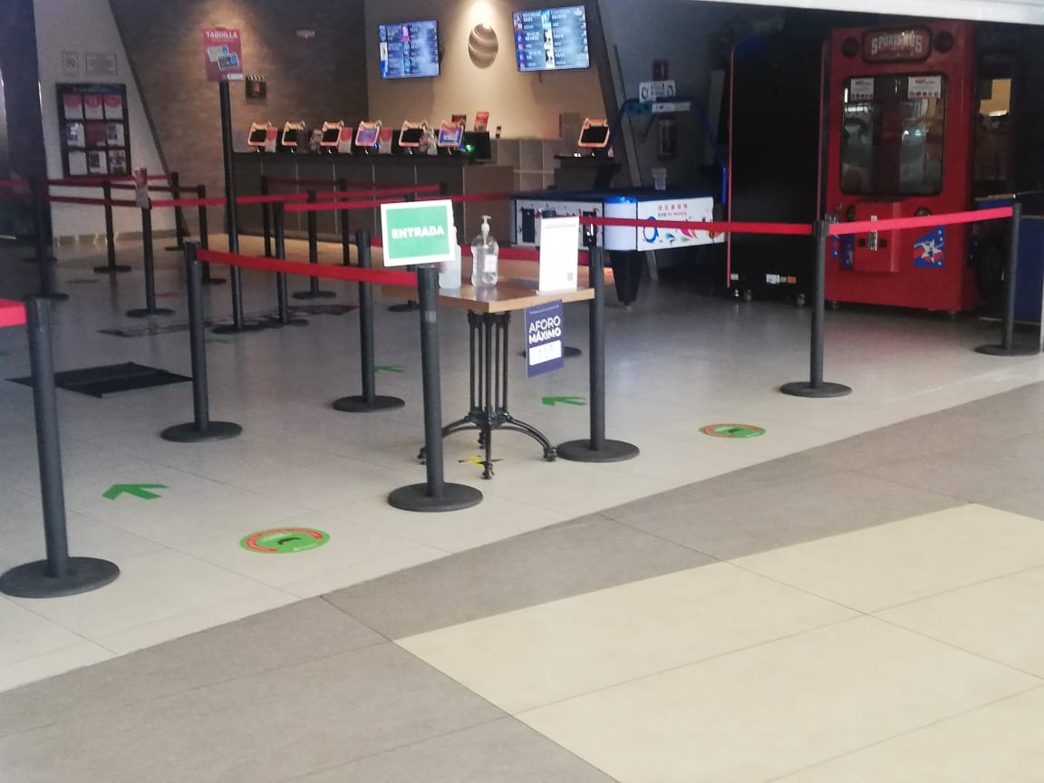 En la nueva etapa de la emergencia sanitaria, Tlaxcala reflejó poca afluencia en centros de comercio y cines. (Especial)