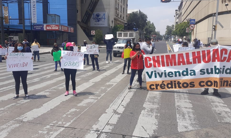 Los manifestantes exigen que se les entreguen créditos para vivienda. (César Velázquez)