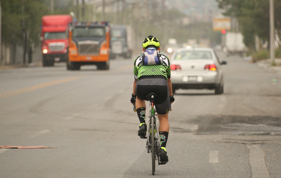 Ciclistas en Nuevo León. Foto: Roberto Alanís.