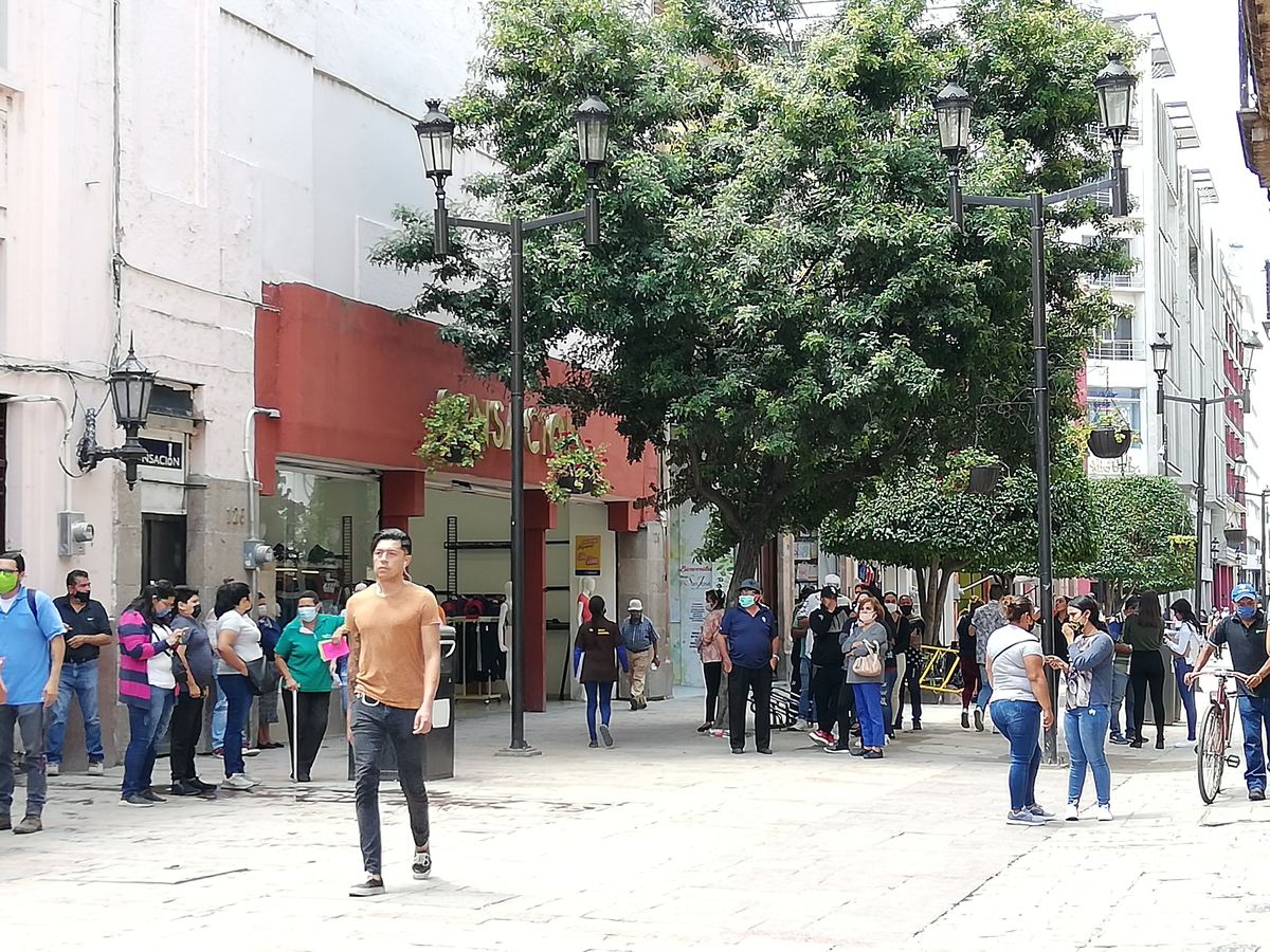 Ciudadanos no usan cubrebocas por calor o porque lo olvidan en casa. Foto: Dany Béjar