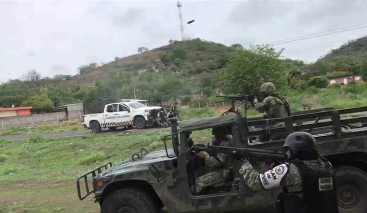 Los cuerpos fueron hallados en Aguililla tras el enfrenamiento.