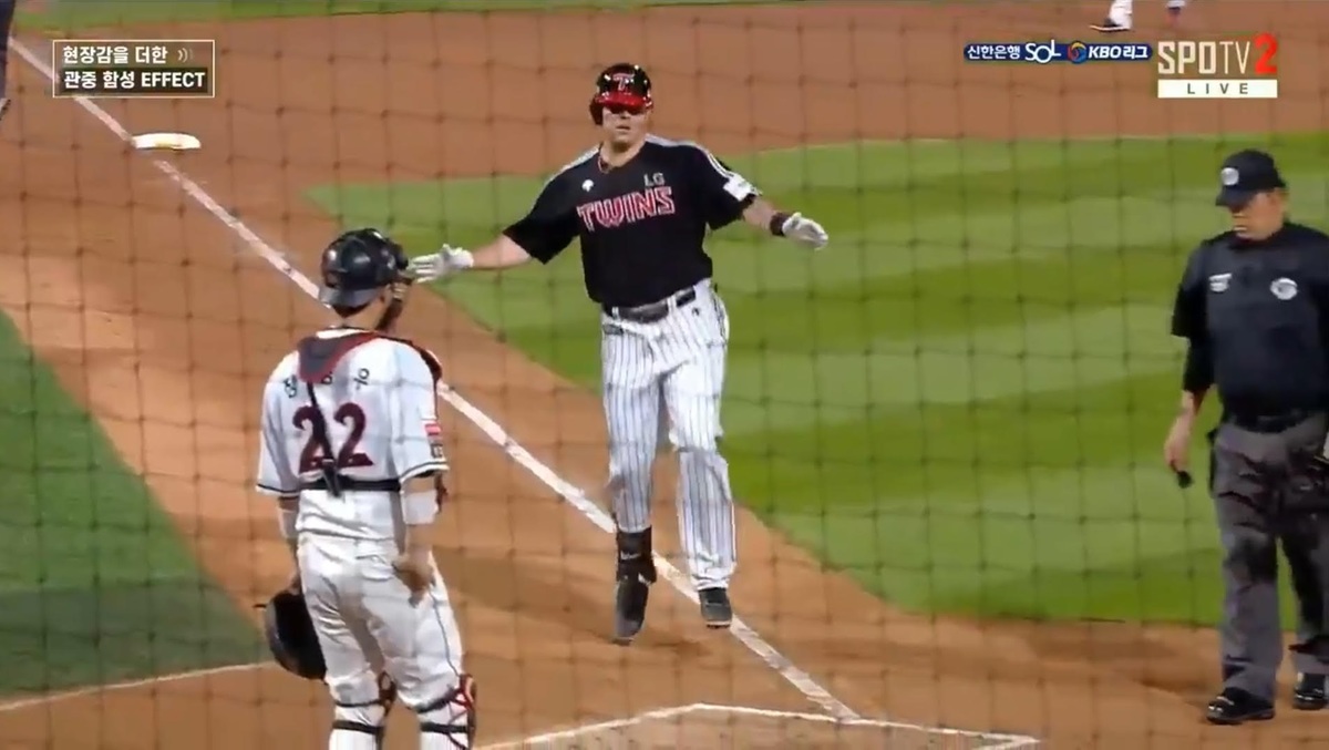 Roberto Ramos conectó su home run número 17 con los LG Twins (Especial)