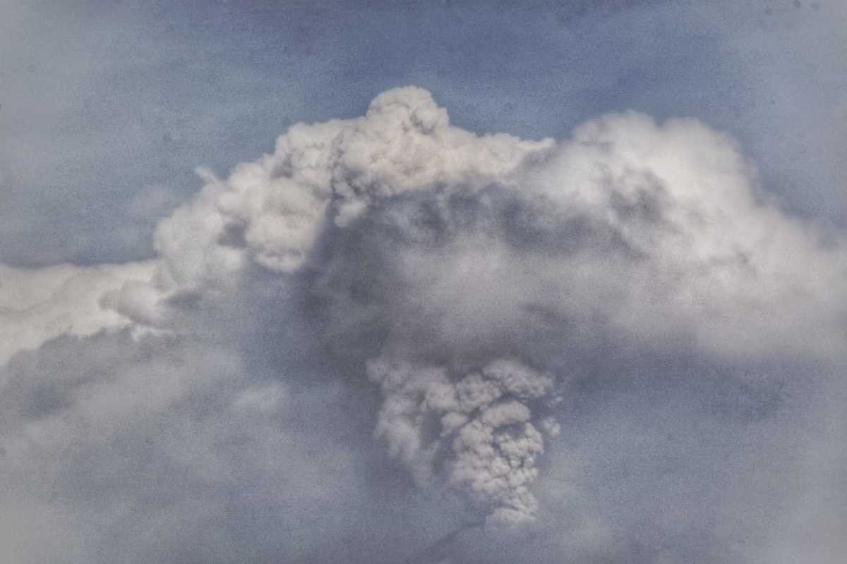 Actividad del volcán Popocatépetl cerca de las 10:20 de la mañana de este día. (Andrés Lobato)