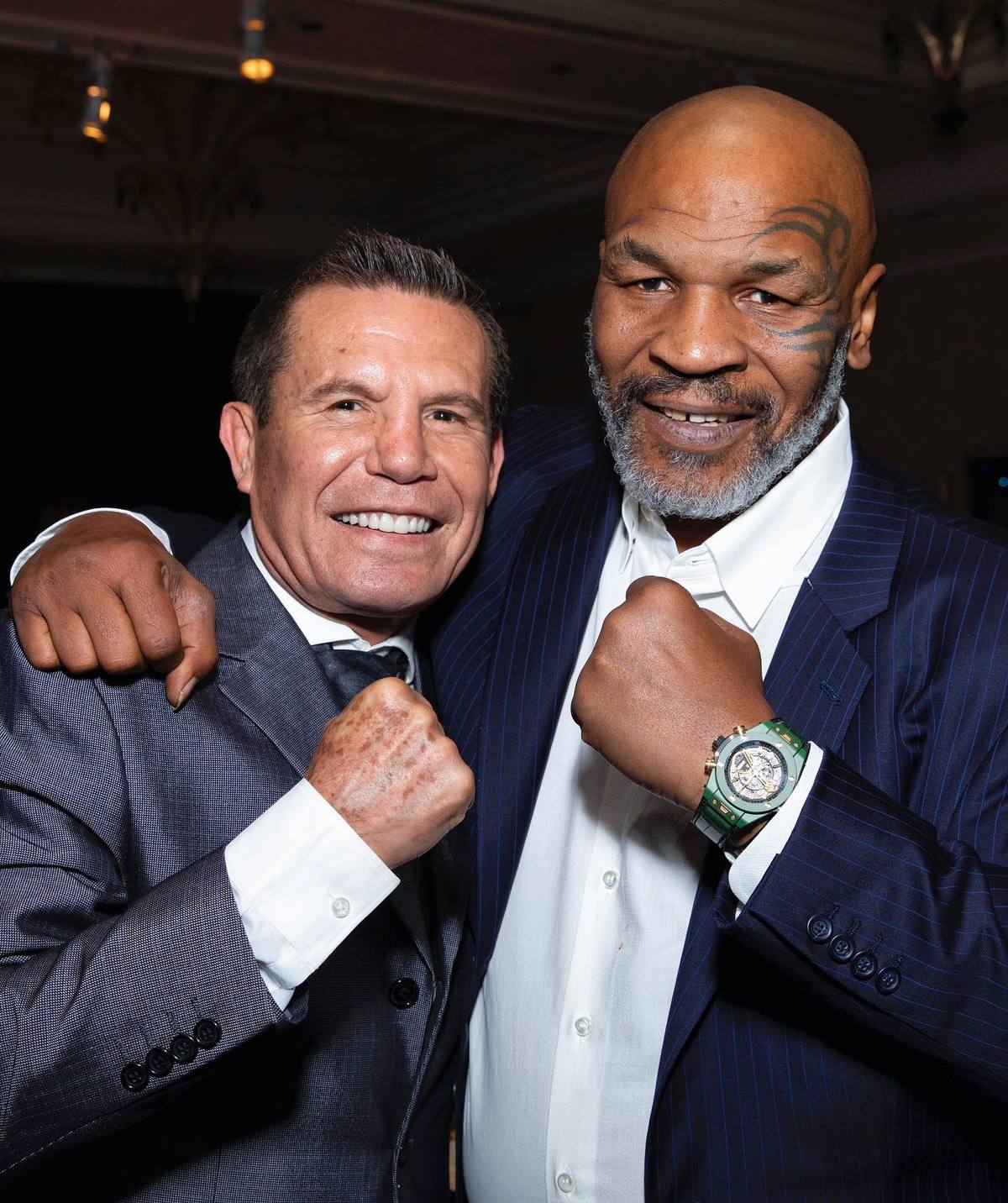 Julio César Chávez y Mike Tyson (Facebook @WBCBOXING)